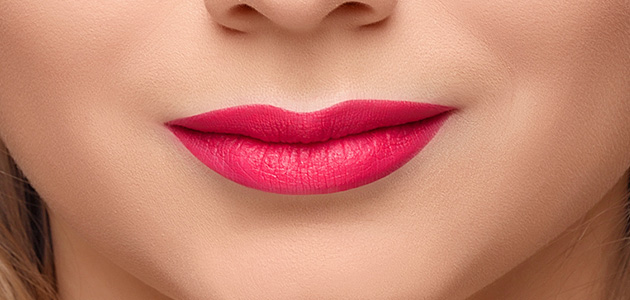 Utilizamos el color de baya de moda “Juicy Pink” de “Frosted Excellence” de Avon